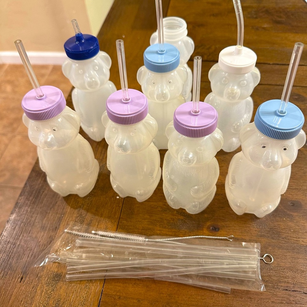 Honey Bear Straw Cup for Babies Contains 8 cups, 7 lids, and 15 straws